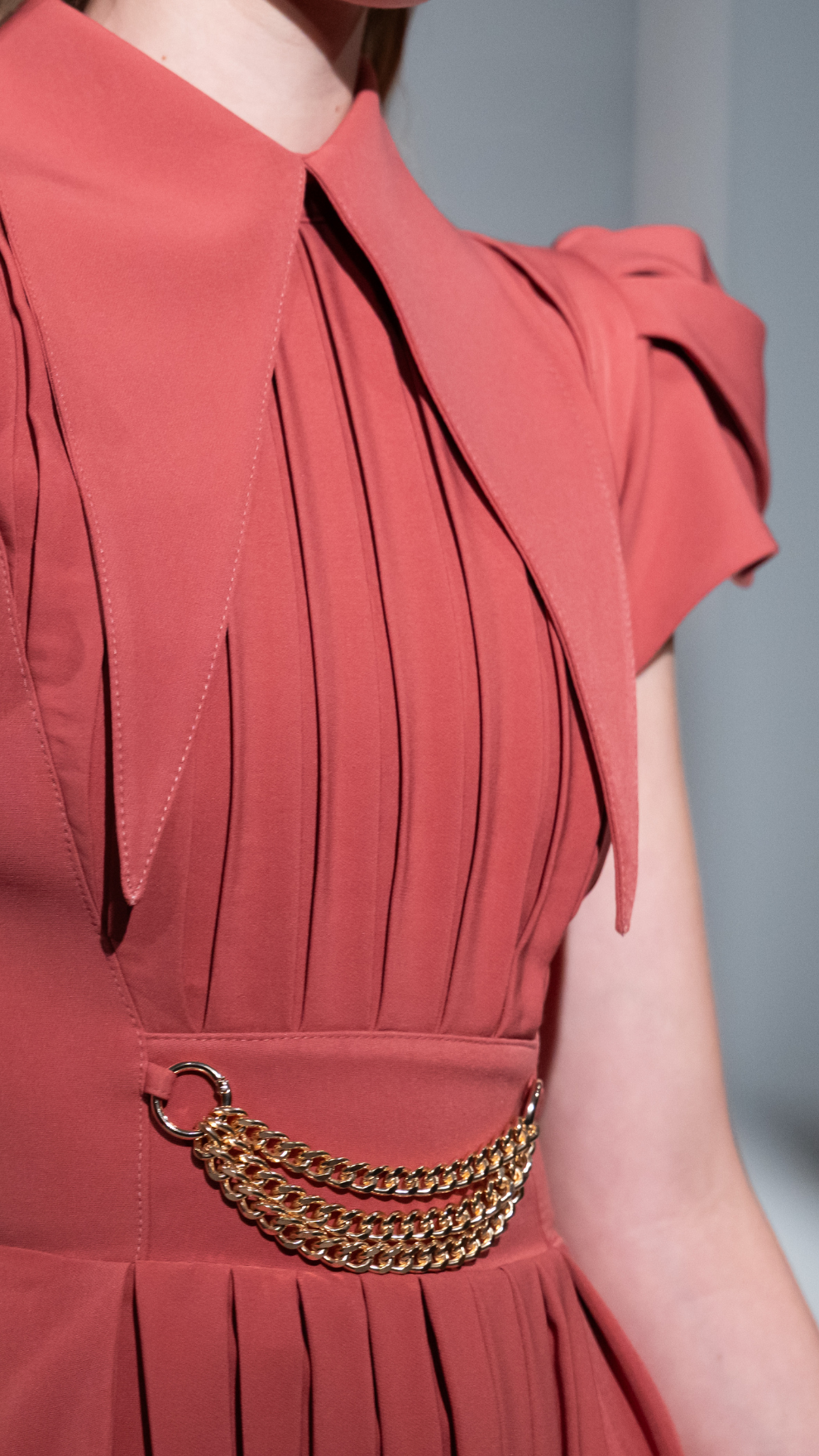 Dua Pleat Chain Dress-Cap Sleeve (Dusty Coral)