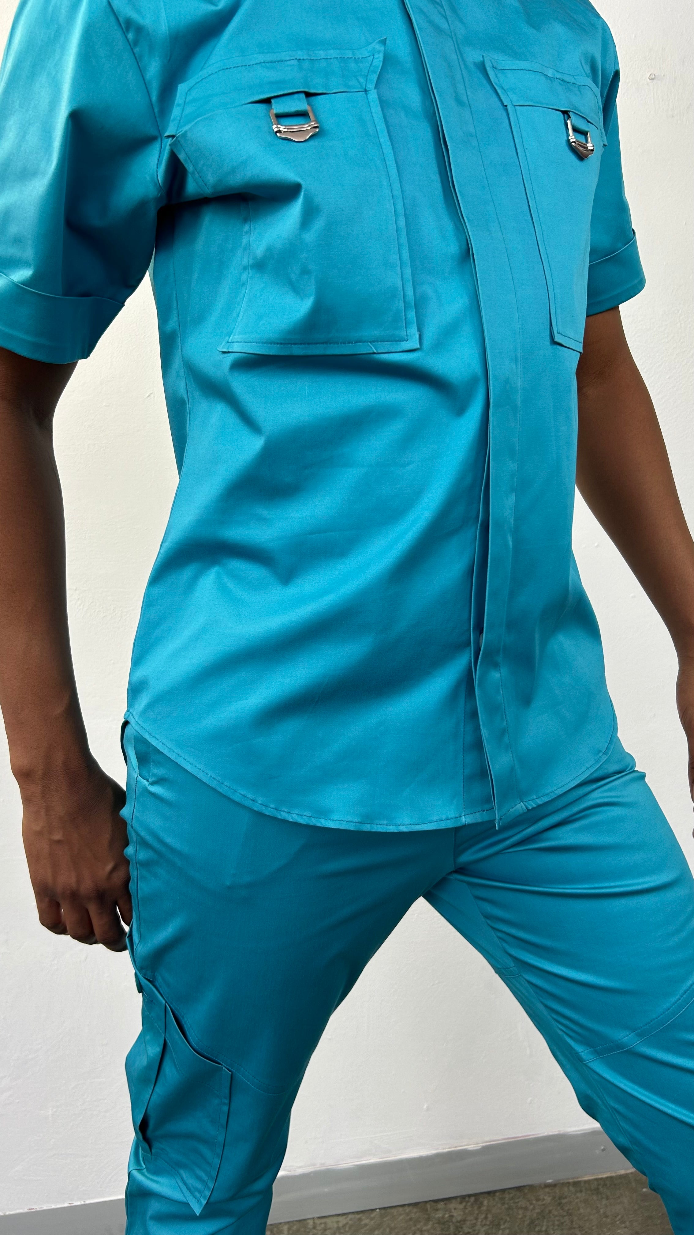 MEN SHORT SLEEVE CARGO SHIRT WITH SIDE HOOKS